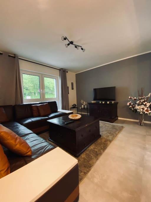 Grosse Moderne Ferienwohnung Auch Als Monteur Unterkunft Nutzbar, In Stolberg - Vicht Dış mekan fotoğraf