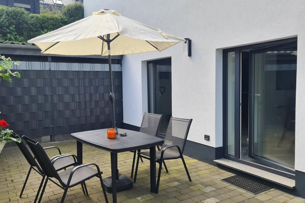 Grosse Moderne Ferienwohnung Auch Als Monteur Unterkunft Nutzbar, In Stolberg - Vicht Dış mekan fotoğraf