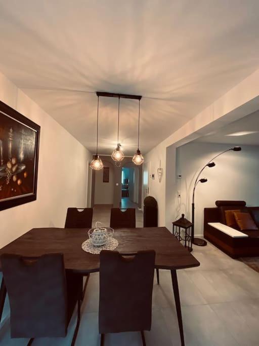 Grosse Moderne Ferienwohnung Auch Als Monteur Unterkunft Nutzbar, In Stolberg - Vicht Dış mekan fotoğraf